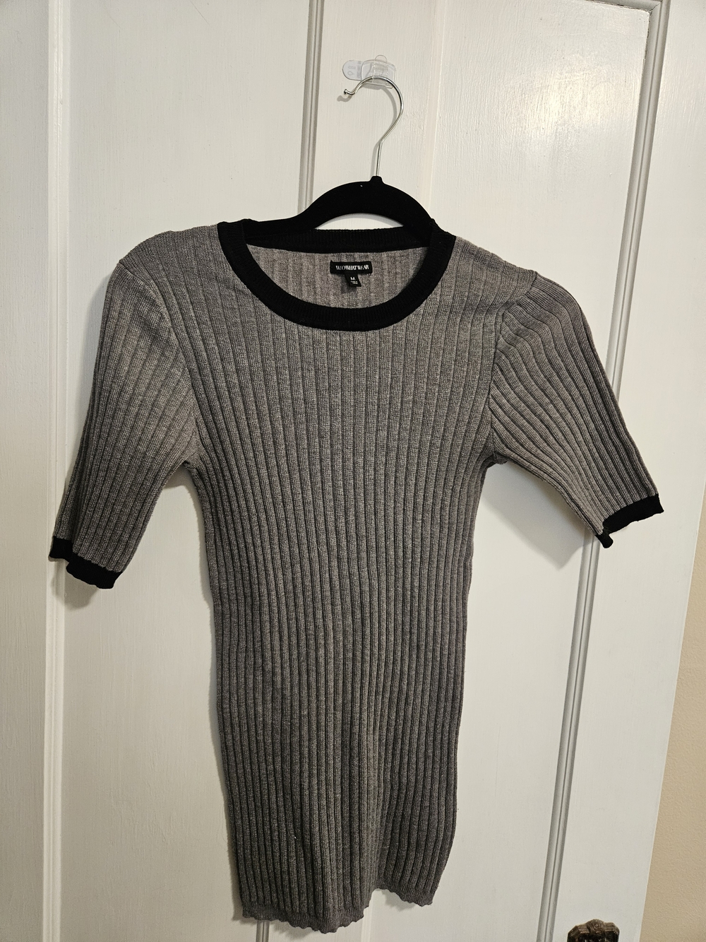 Who What Wear Gray Ribbed Knit Top with Black Trim